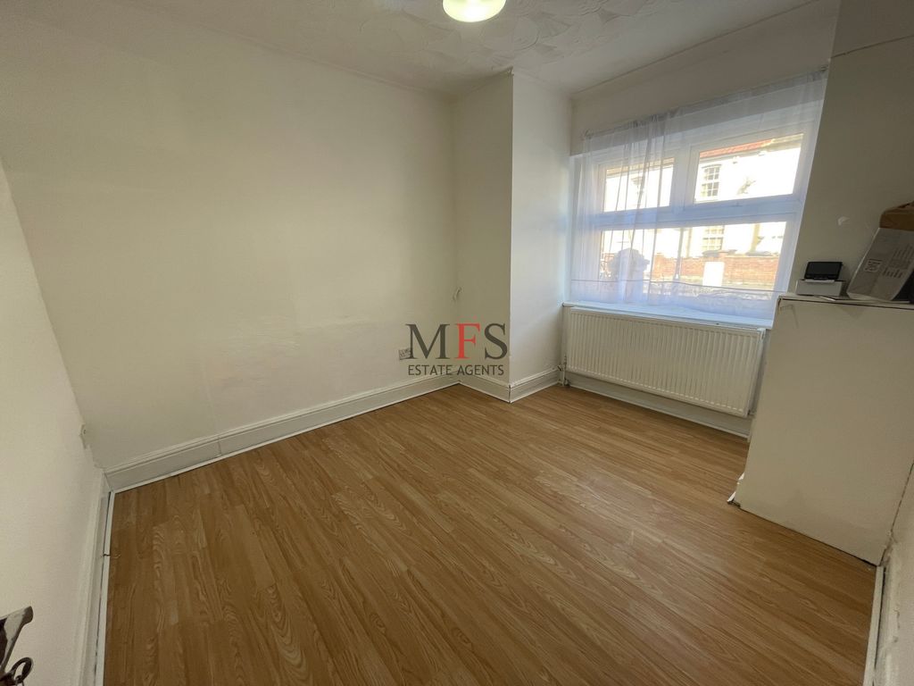 Property photo 1 of 18 Photo 7