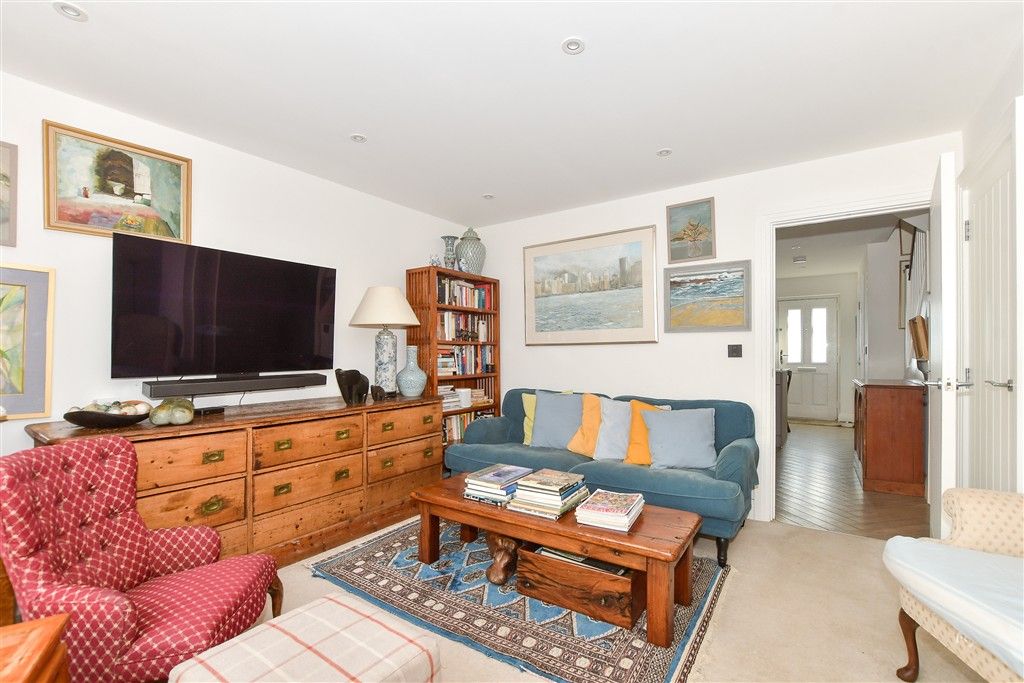 Property photo 2 of 13 Lounge