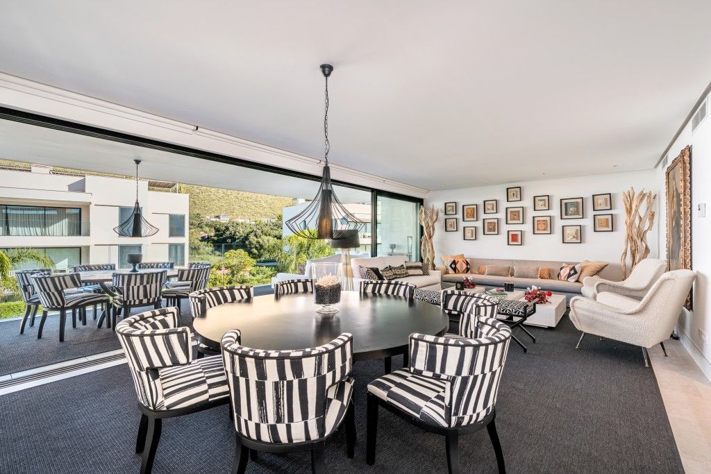 Property photo 3 of 17 Dinning