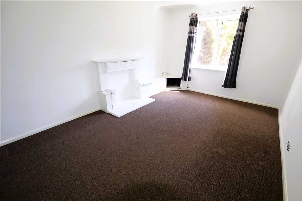 Property photo 2 of 11 Lounge