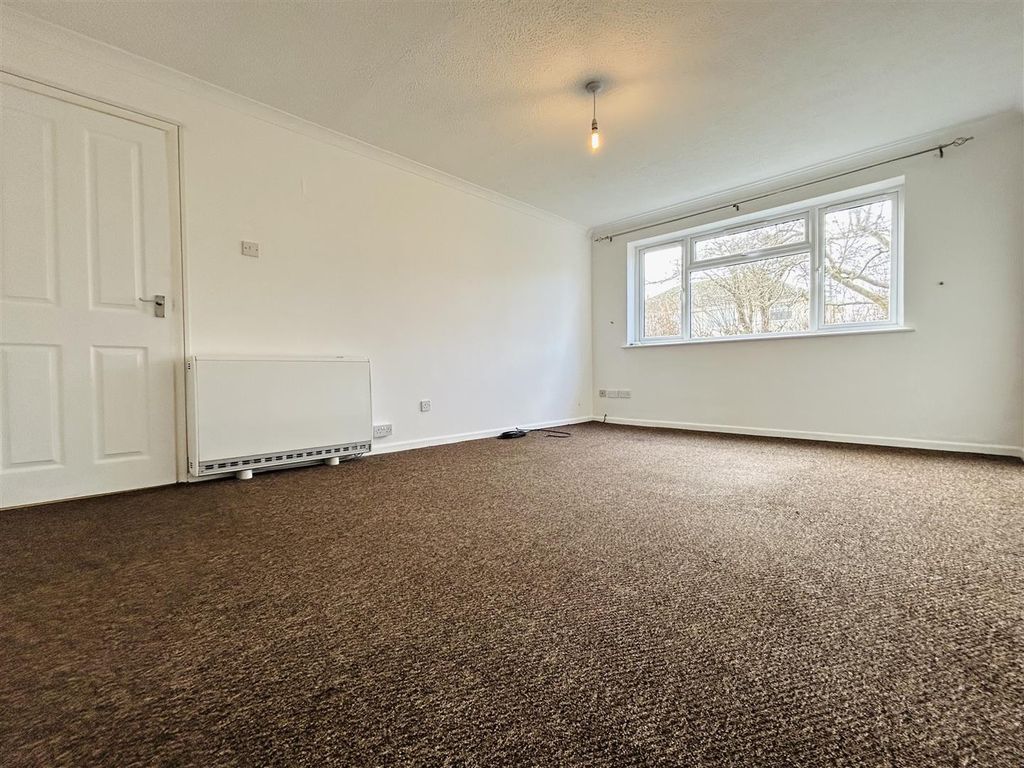 Property photo 2 of 11 Lounge