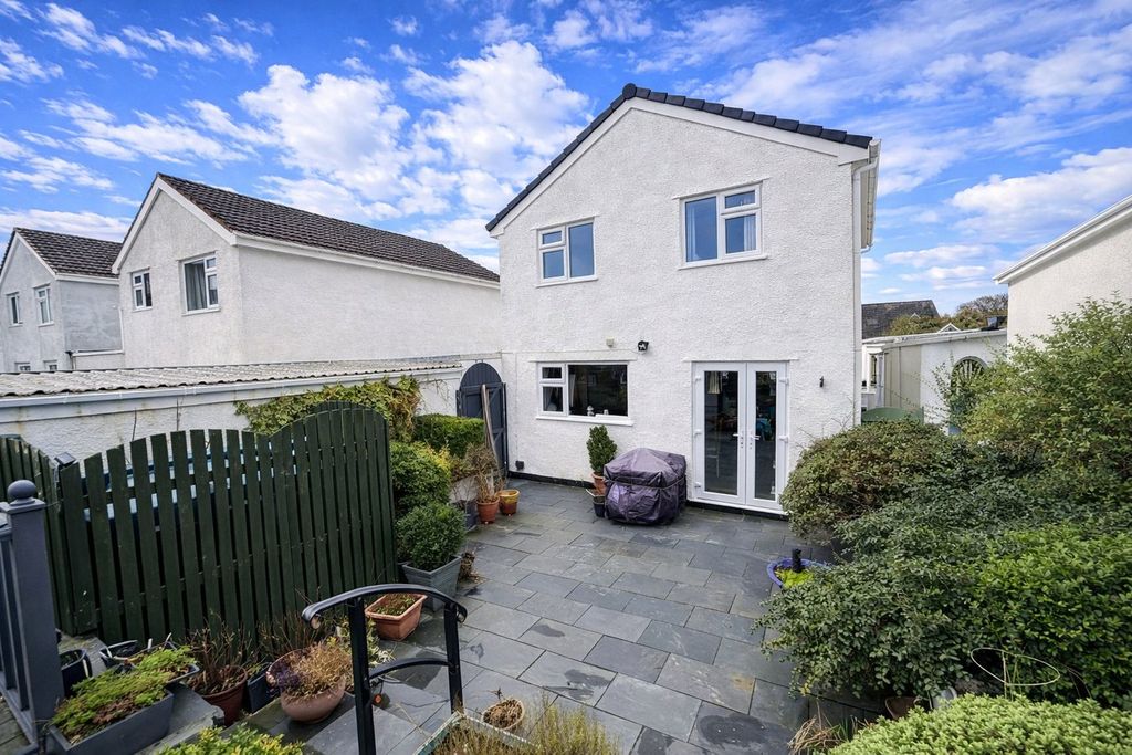 Property photo 2 of 22