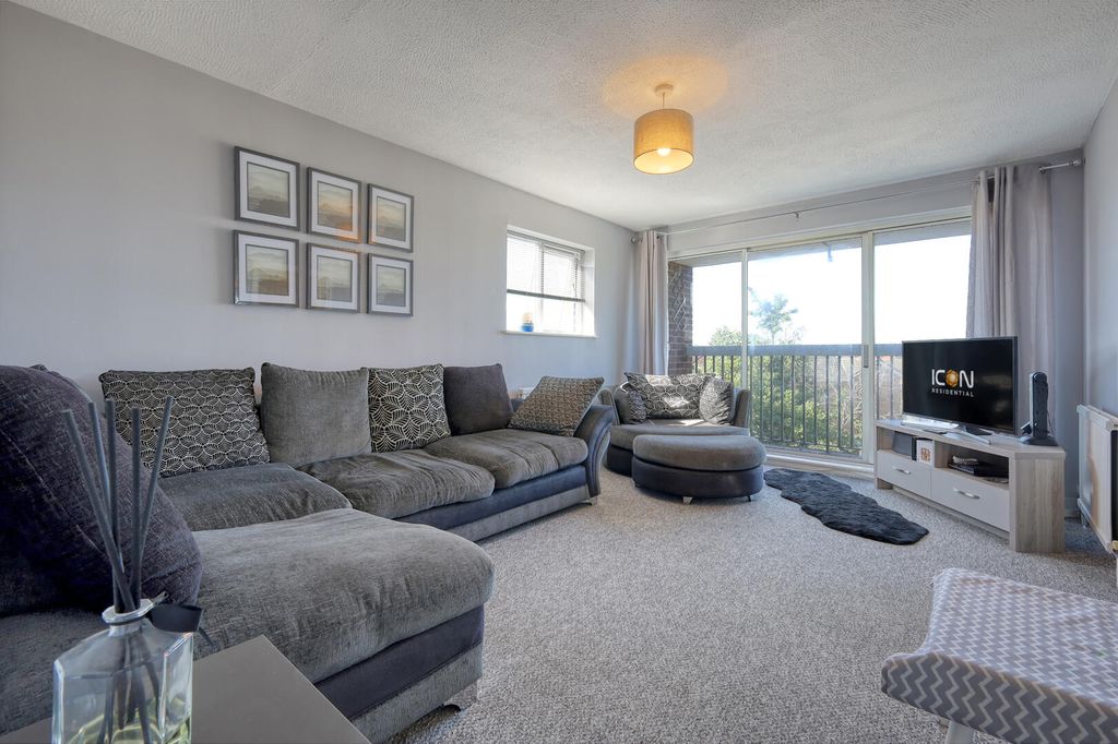 Property photo 2 of 20 Living Room