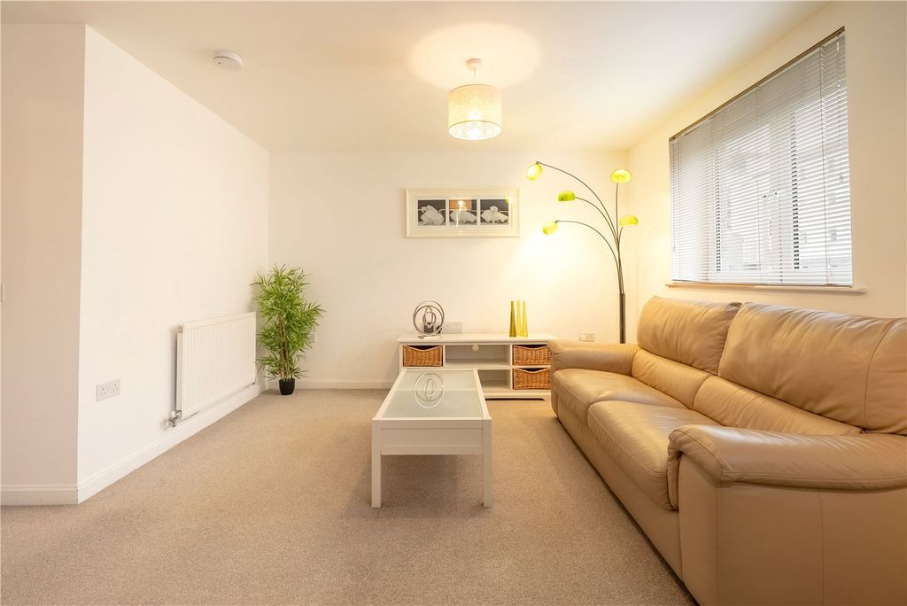 Property photo 3 of 21 Spencer Court
