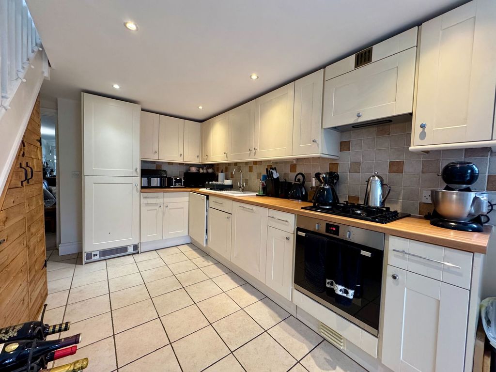 Property photo 2 of 23