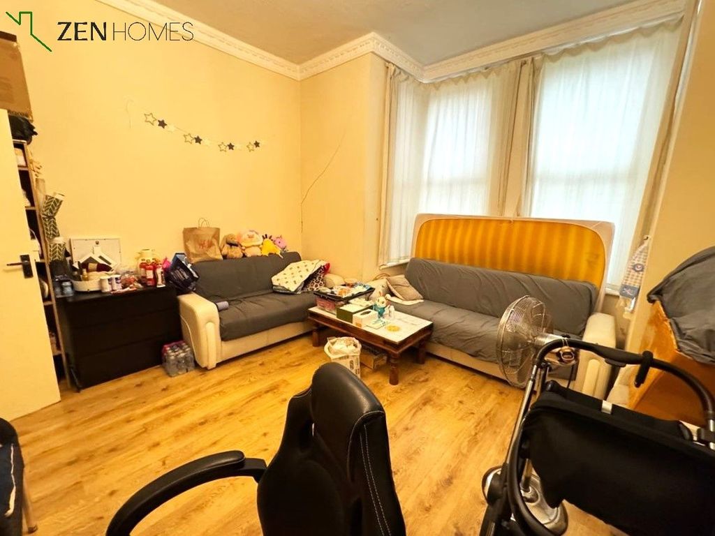 Property photo 3 of 12