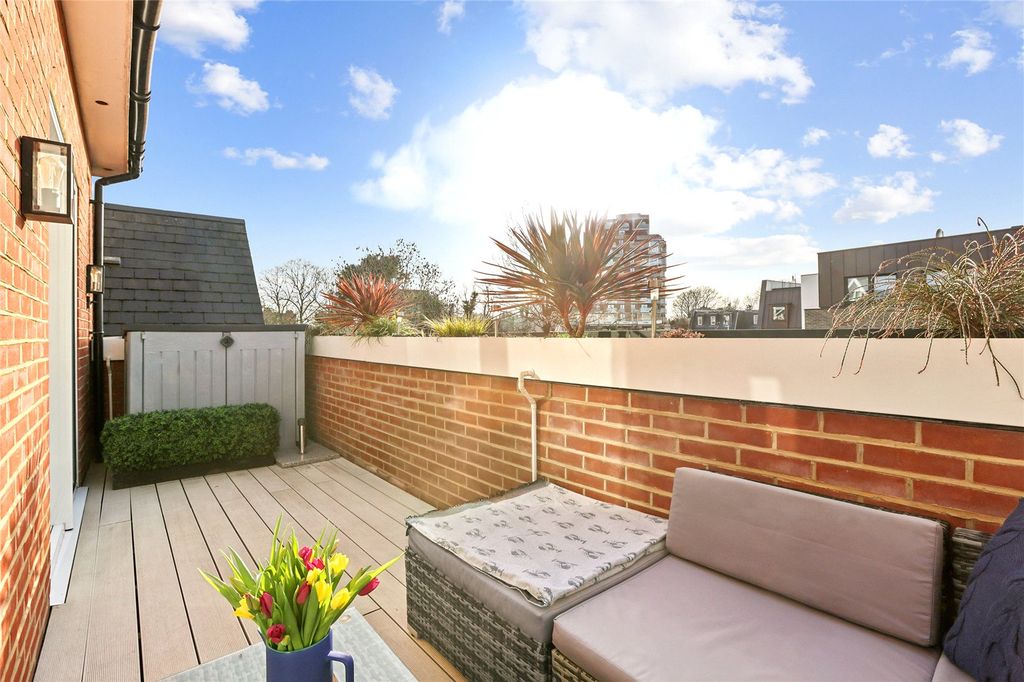 Property photo 2 of 14 Balcony