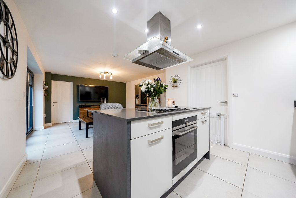 Property photo 2 of 33 Dsc04165