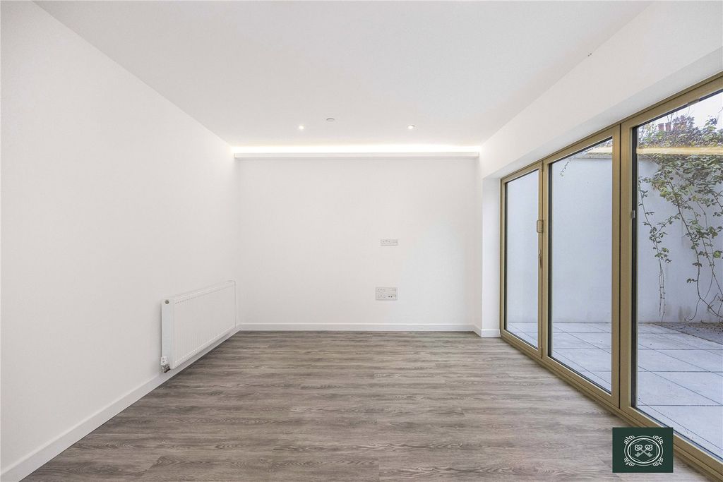 Property photo 2 of 16 Reception