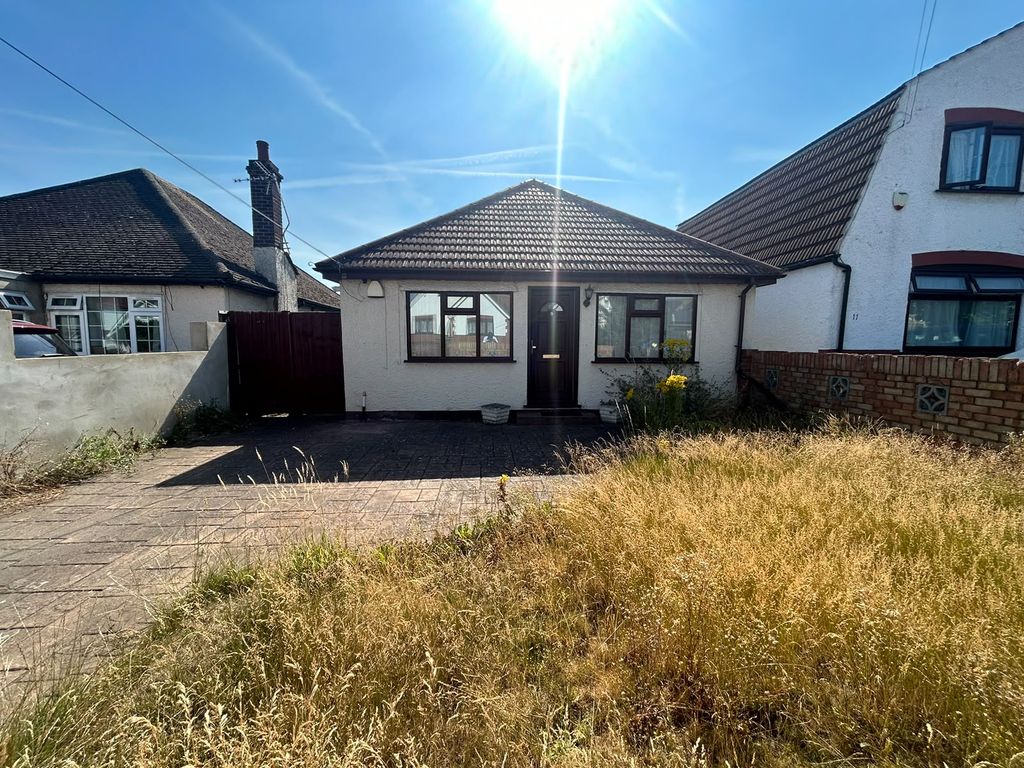 Property photo 1 of 12 3 Bed Bungalow To Rent Bourn Avenue, Uxbridge Ub8
