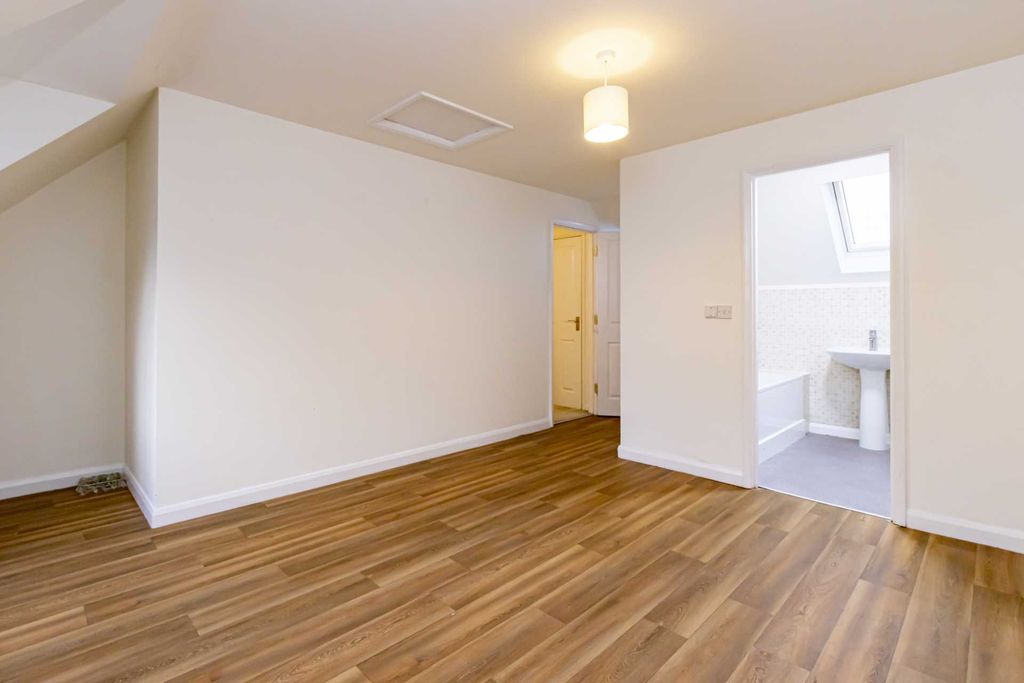 Property photo 3 of 21 Photo