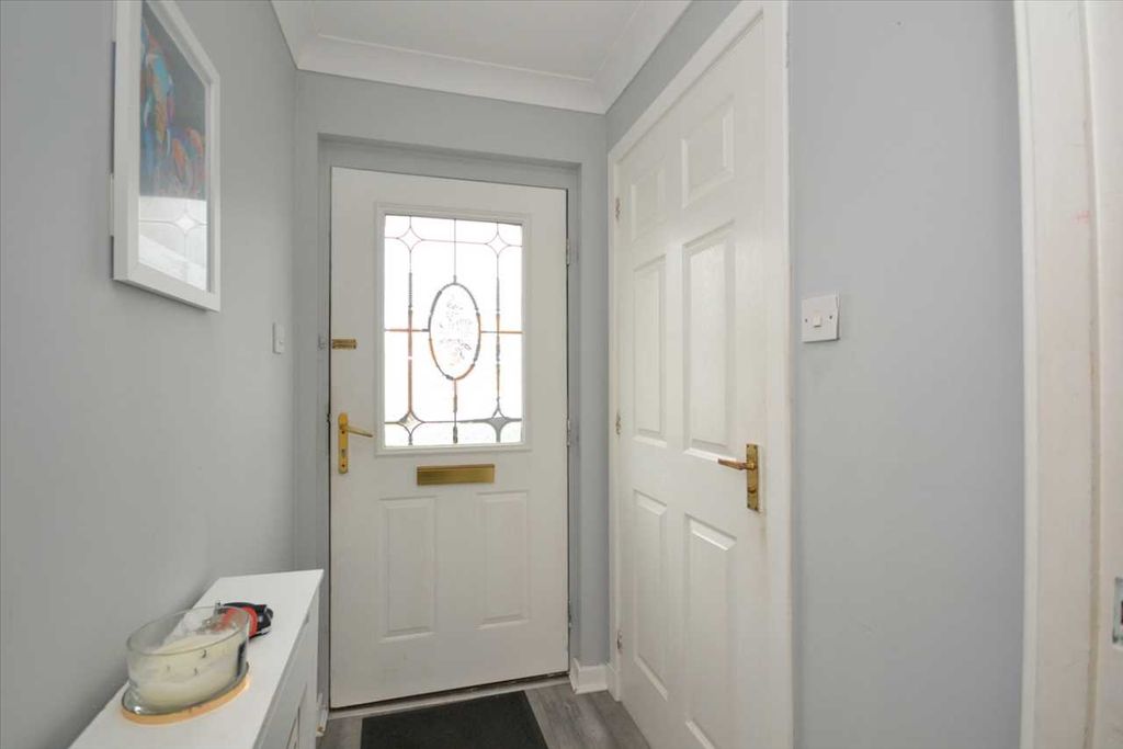 Property photo 2 of 19 Hallway