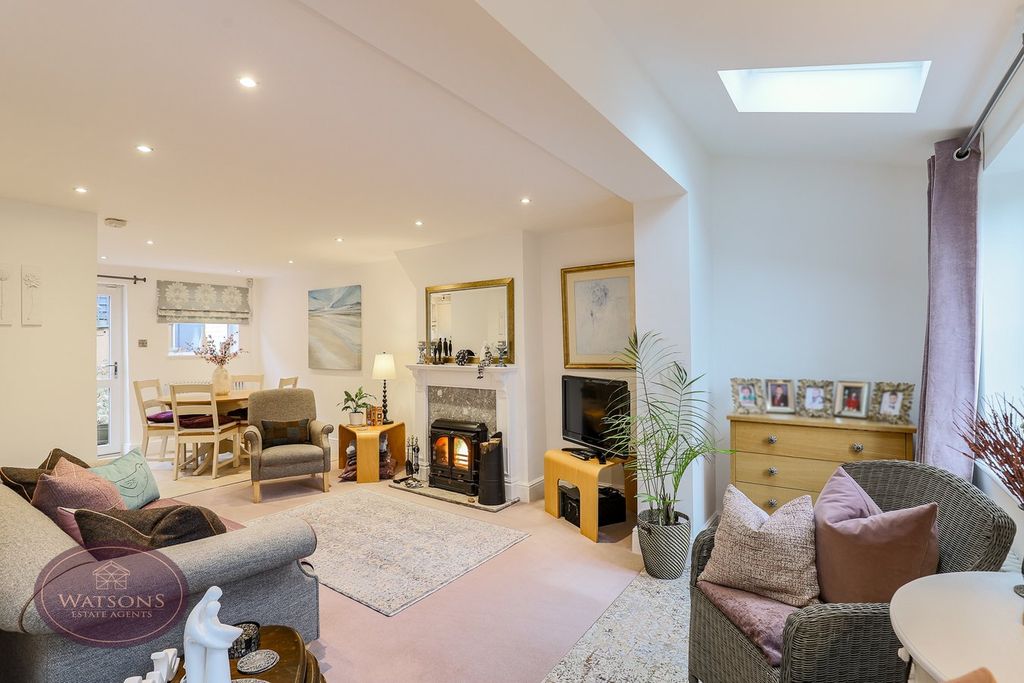 Property photo 2 of 23