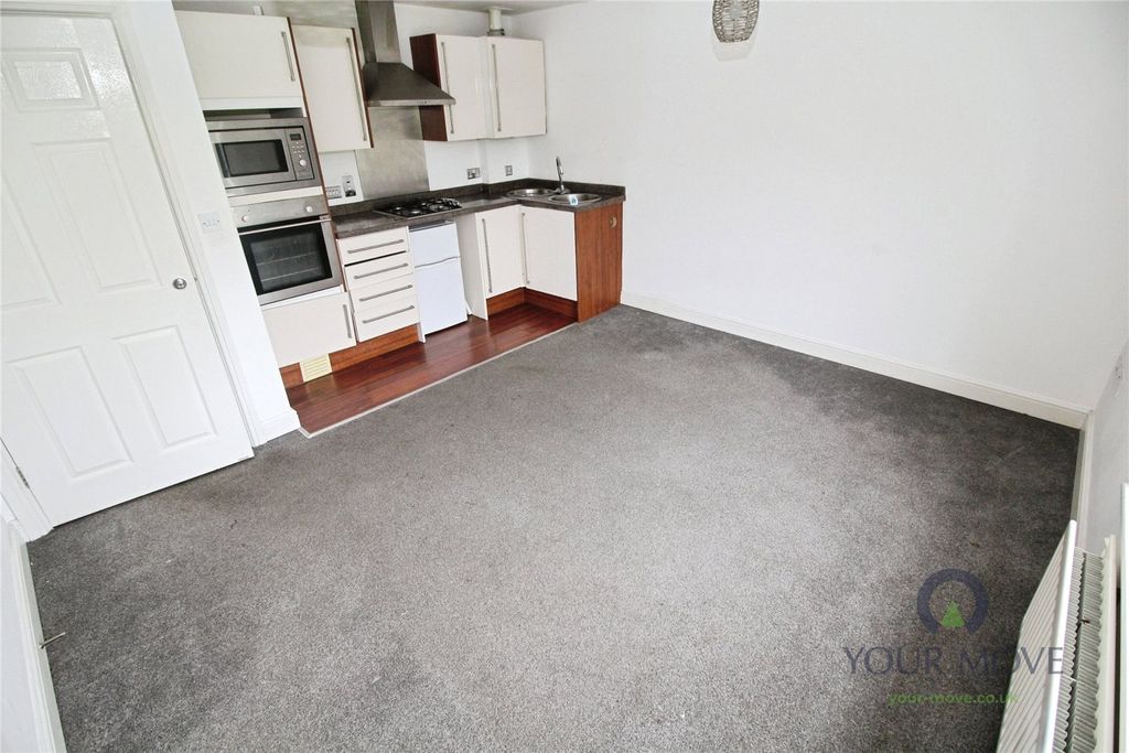 Property photo 2 of 12 Living Room/Kitchen