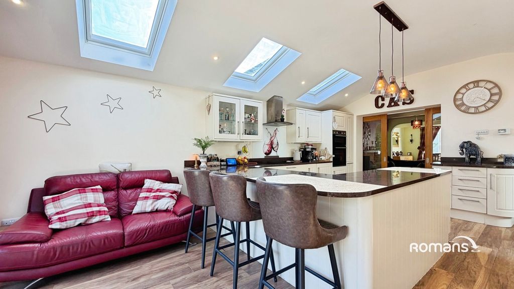 Property photo 3 of 21 Pbox-Img.Jpg