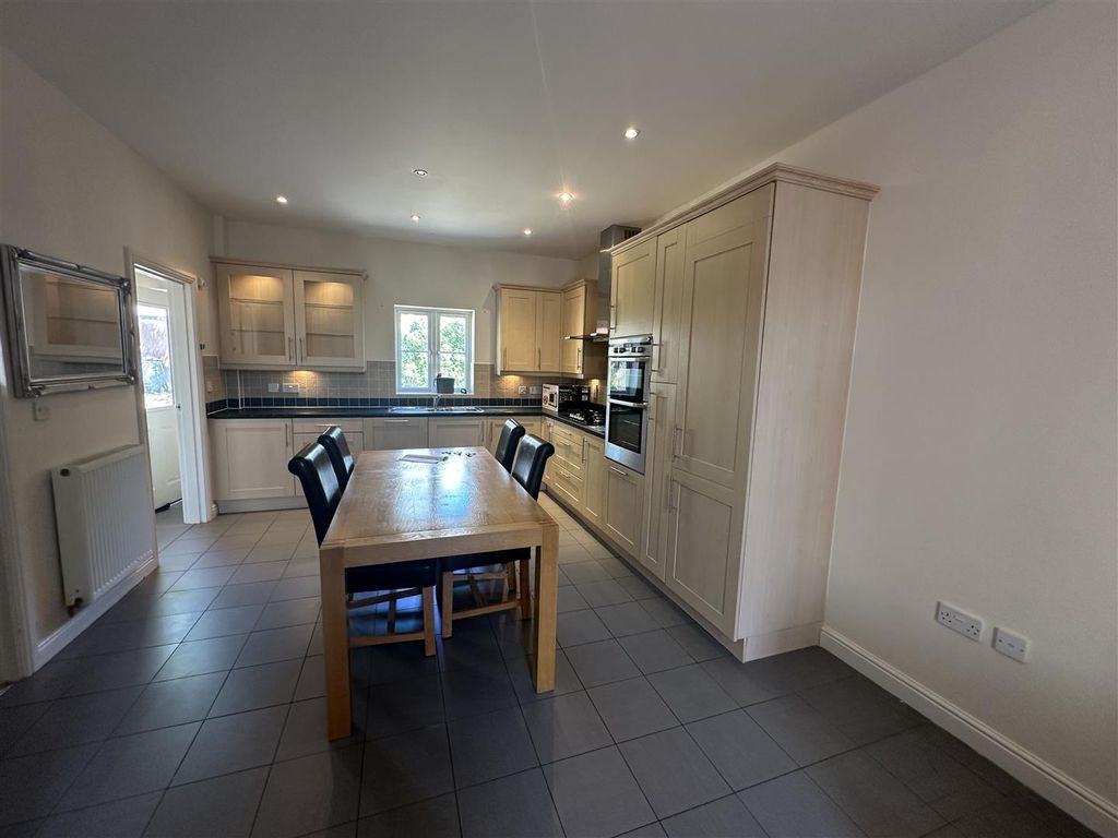 Property photo 3 of 11 Wagon H K.Jpg