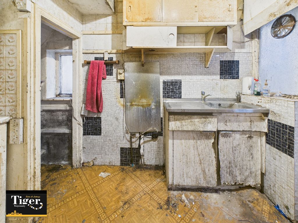 Property photo 3 of 10 Cam02176G0-Pr0765-Still002