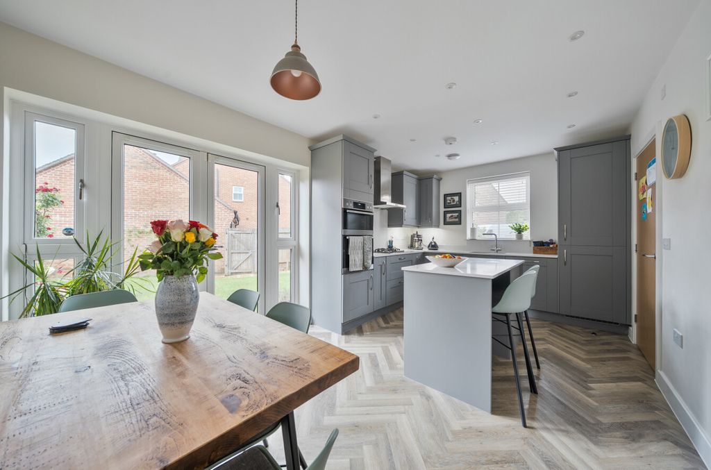 Property photo 3 of 12 1305699-20-68417B...