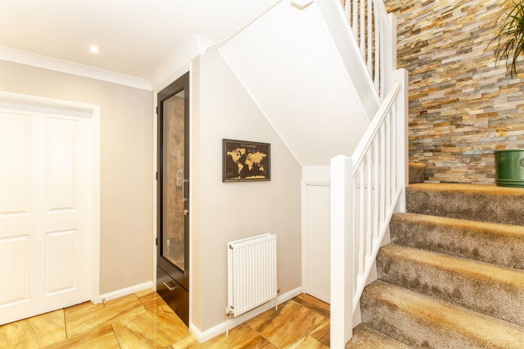 Property photo 2 of 26