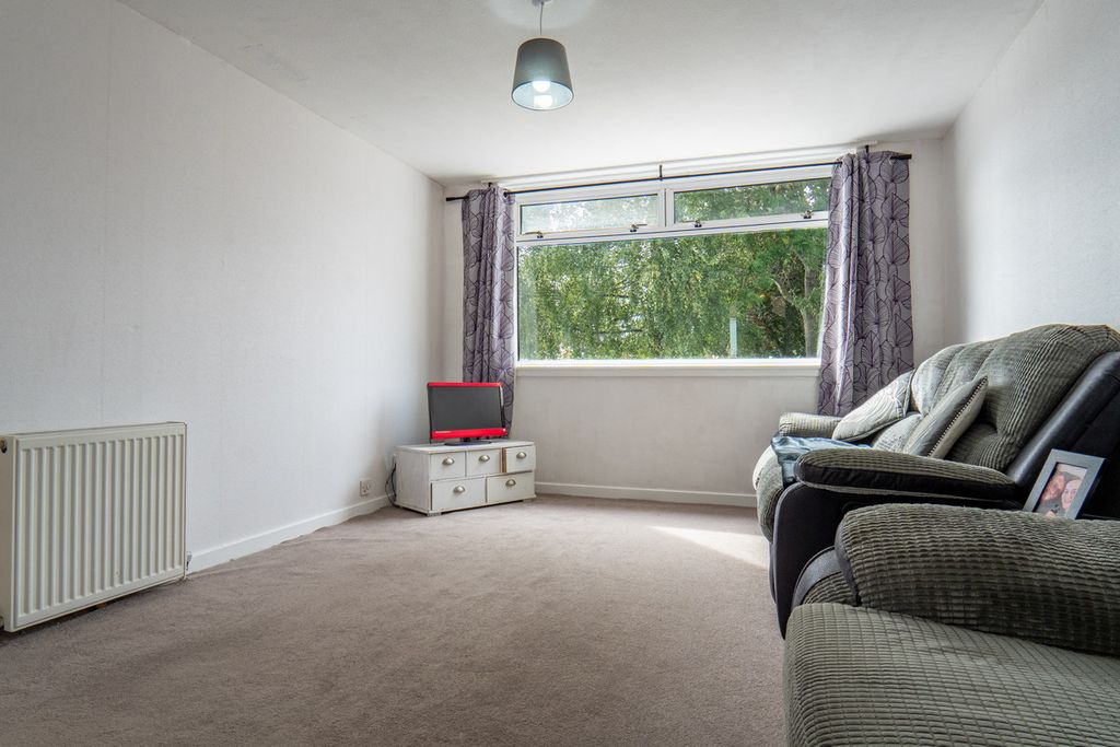Property photo 2 of 26