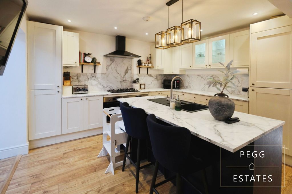 Property photo 1 of 30