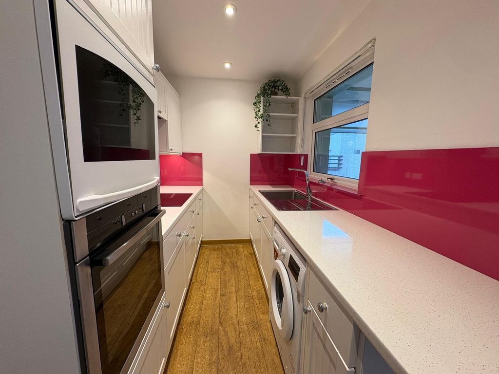 Property photo 3 of 9 Photo 3