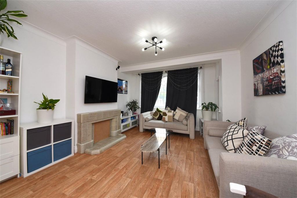 Property photo 3 of 18 Picture No. 10