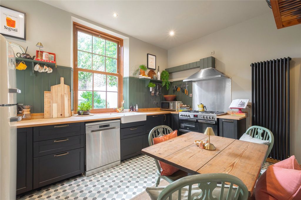 Property photo 3 of 23 Dining Kitchen