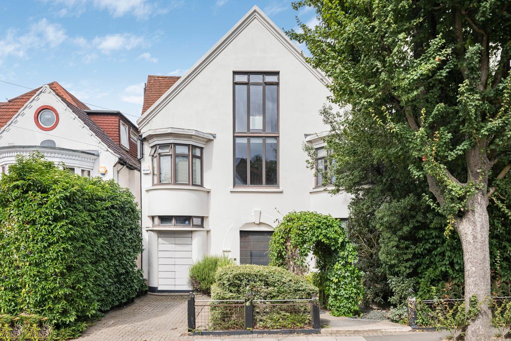 Property photo 1 of 15
