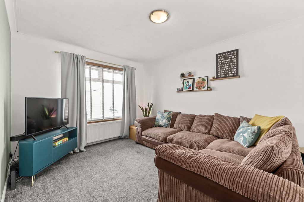 Property photo 3 of 26 4888254