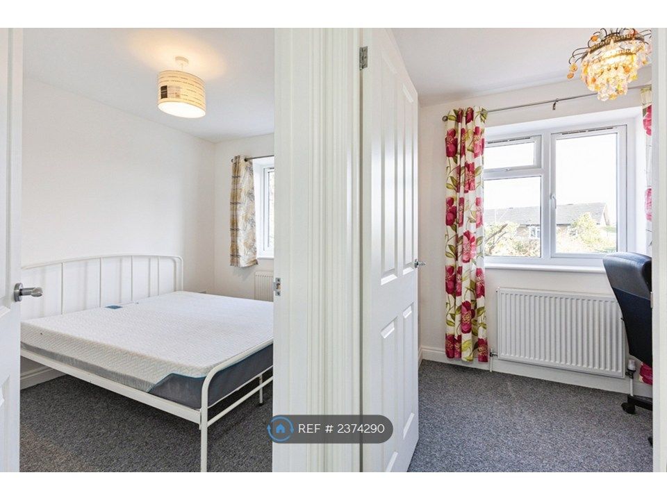 Property photo 2 of 15 1st Floor Double And Single Rooms