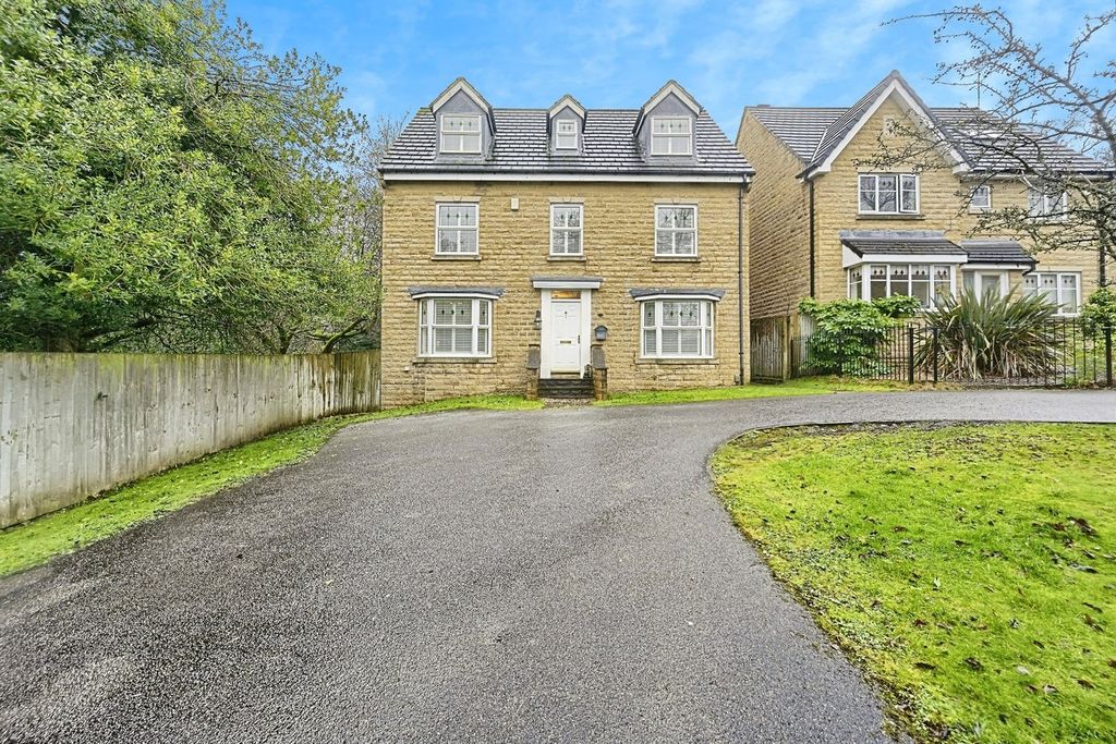 Property photo 1 of 28