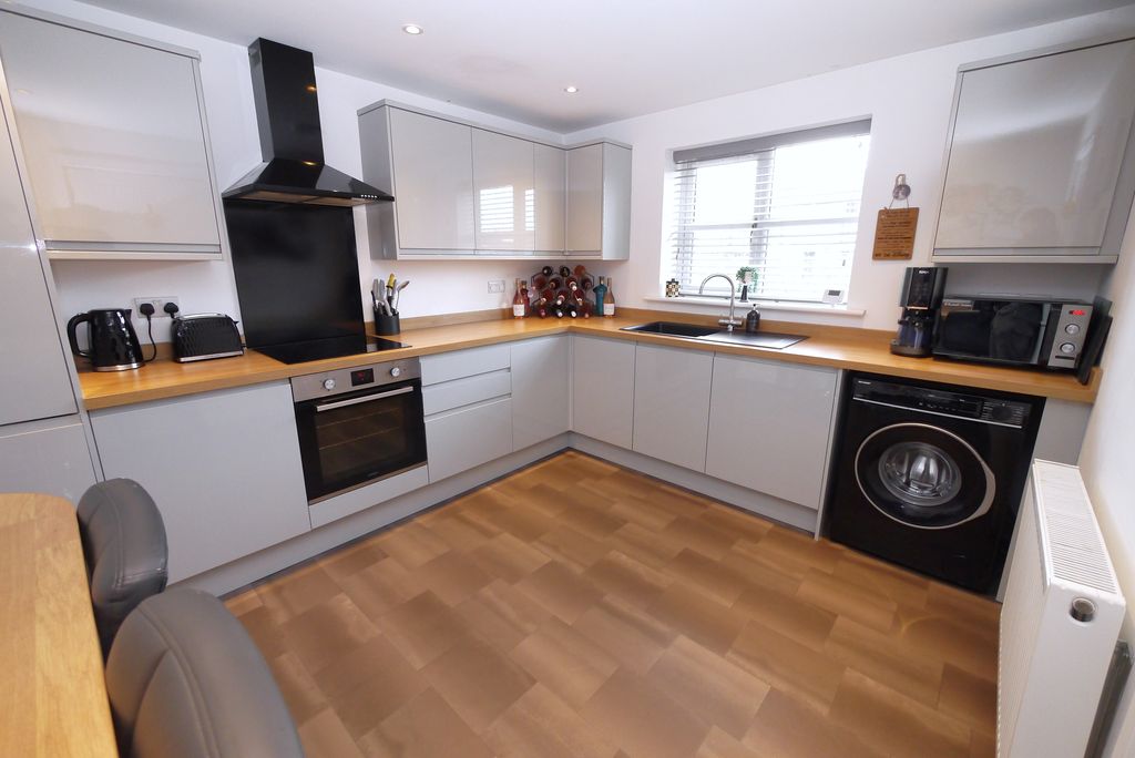 Property photo 2 of 29 6