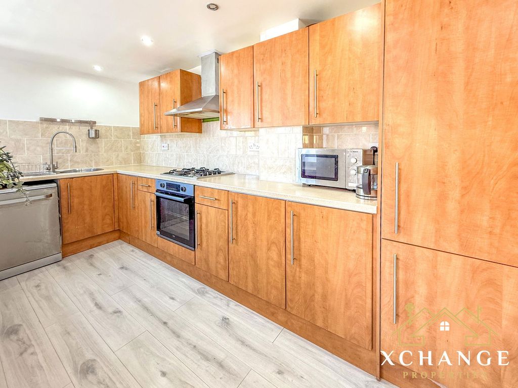 Property photo 3 of 33