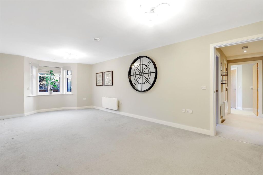 Additional image 6 of 2 bed flat for saleOutwood Lane, Chipstead, Coulsdon CR5