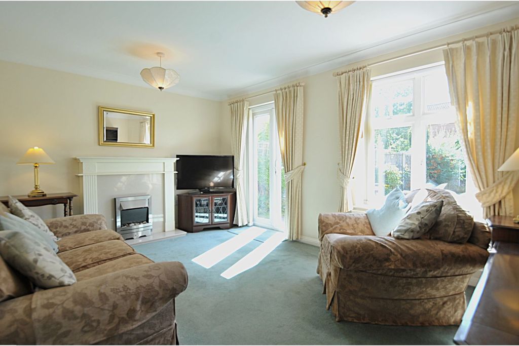 Property photo 2 of 22 Lounge