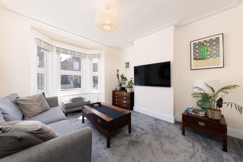 Property photo 2 of 10 Kings Road 13 - (01 Of 21).Jpg