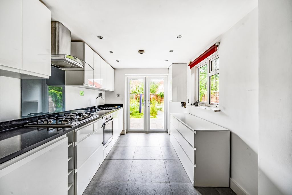 Property photo 2 of 8 999501 (3)