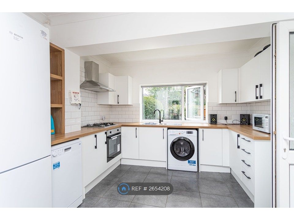 Property photo 1 of 26 Kitchen