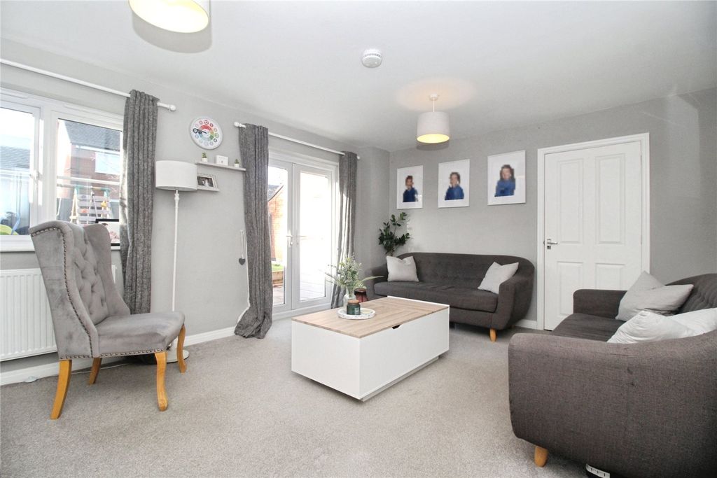 Property photo 2 of 12 Lounge