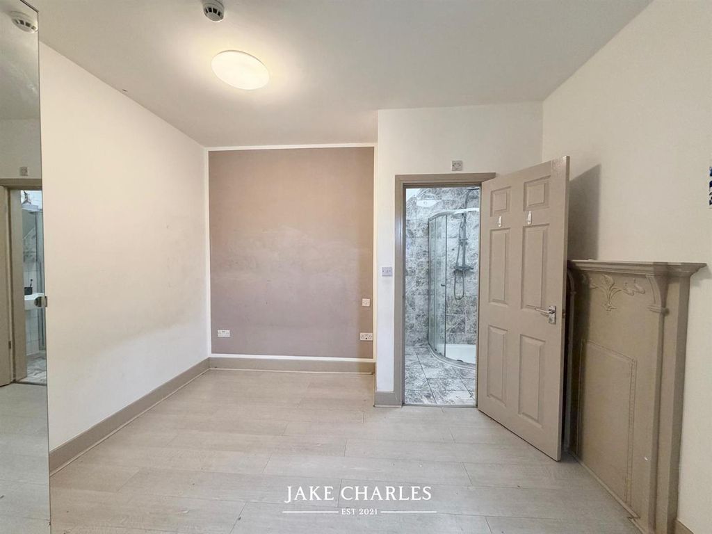 Property photo 3 of 6 094Bcd01-4Efe-4A89-95c0-6988B78c24d5.Jpg