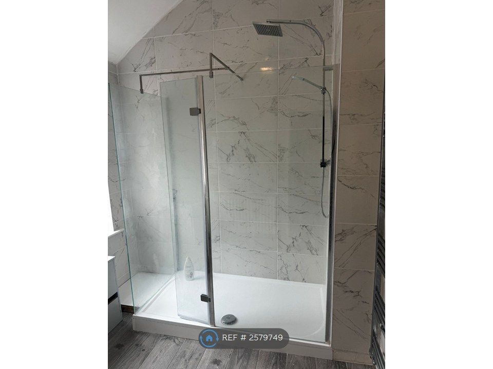 Property photo 3 of 9 Victoria Luxury Shower