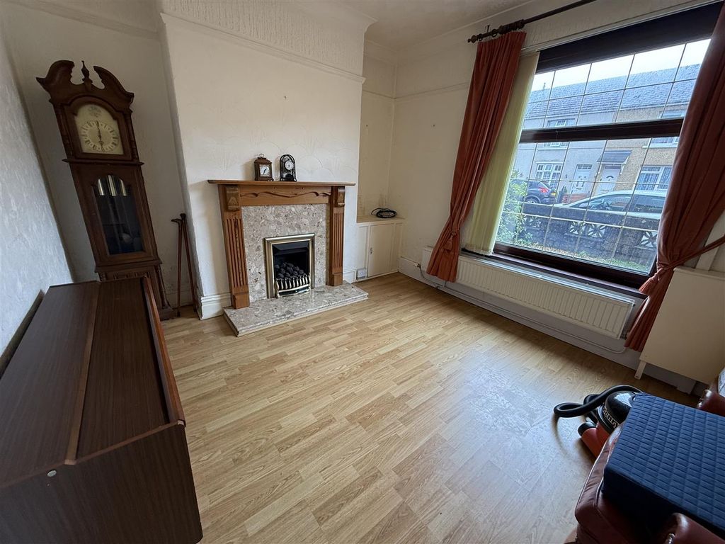 Property photo 2 of 23 Front Sitting Room