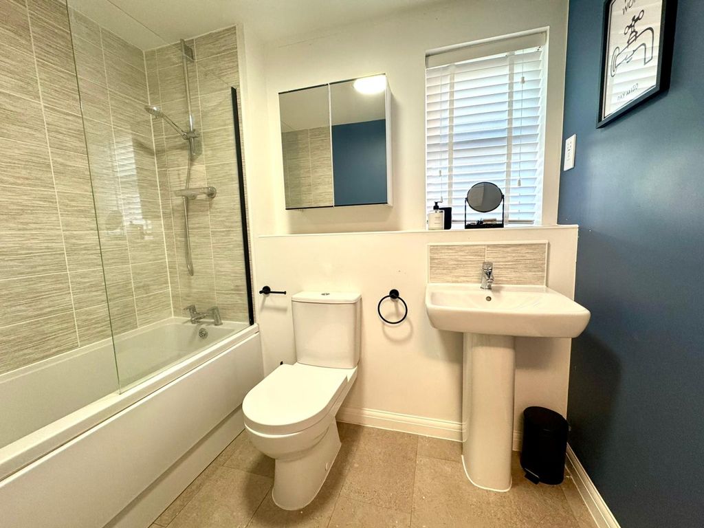 Property photo 2 of 7 Bathroom