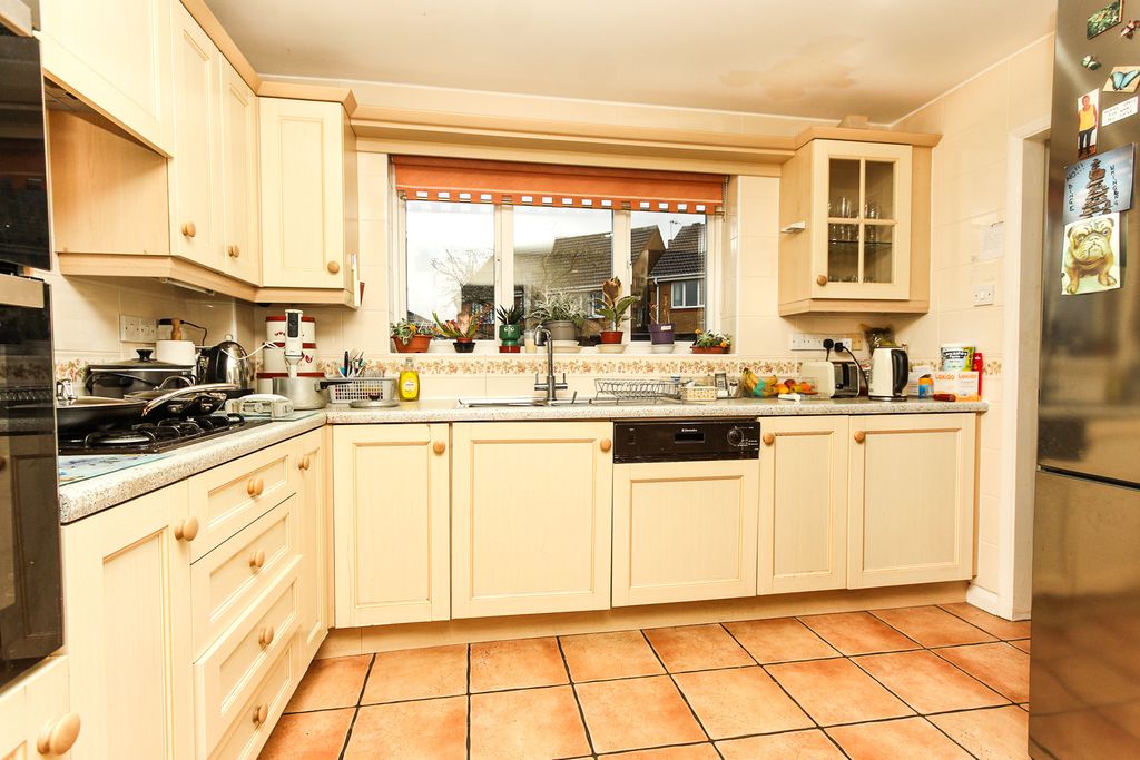 Property photo 2 of 12 Kitchen