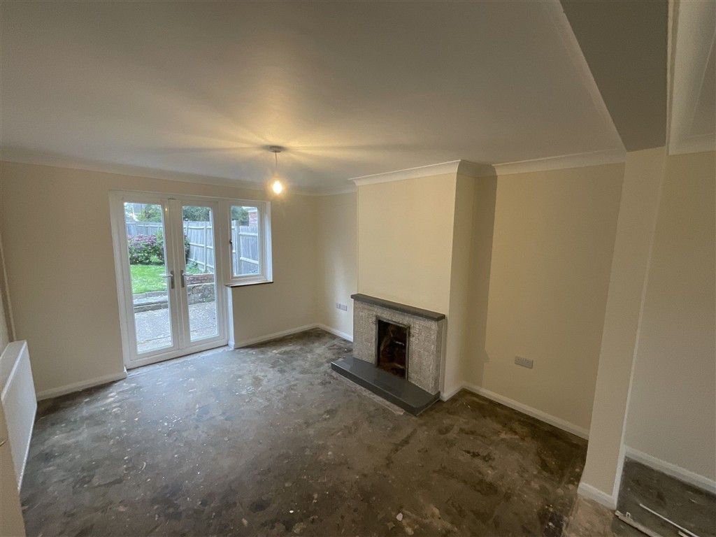 Property photo 3 of 11 Lounge