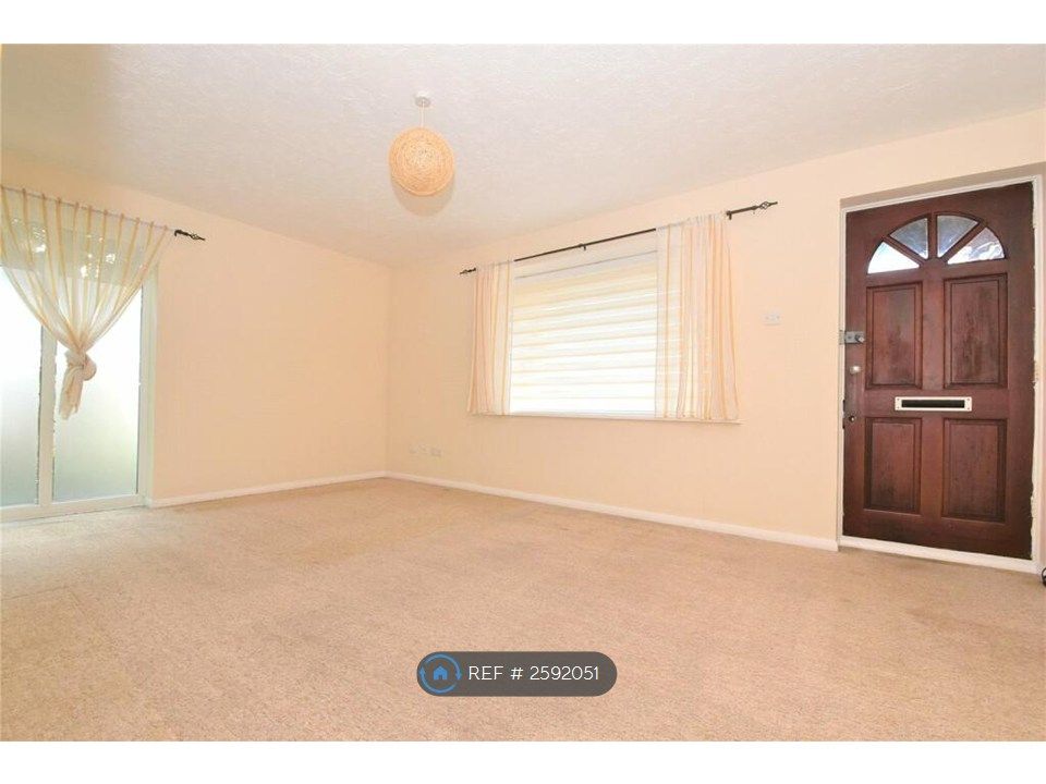Property photo 2 of 6 Living Room 1