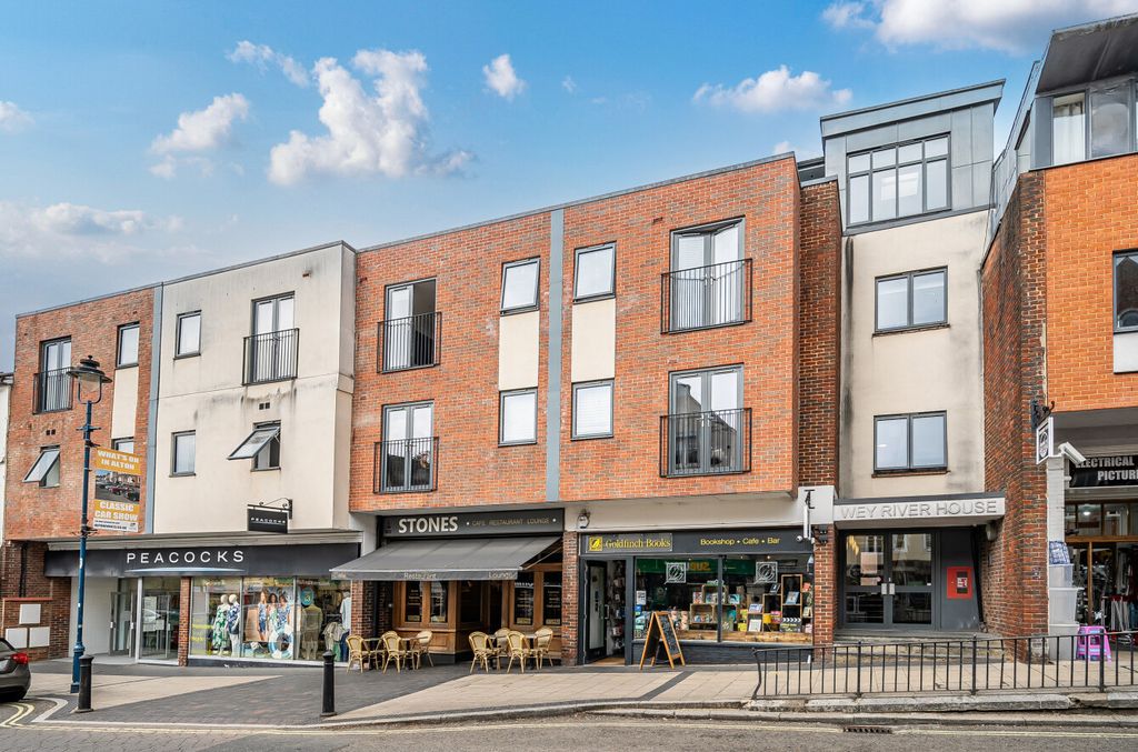 Property photo 1 of 9 1297535-10-682Deb...