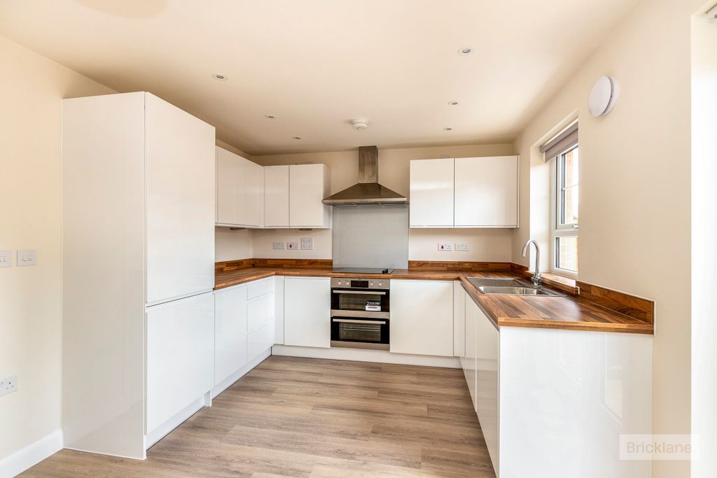 Property photo 2 of 7 Kitchen