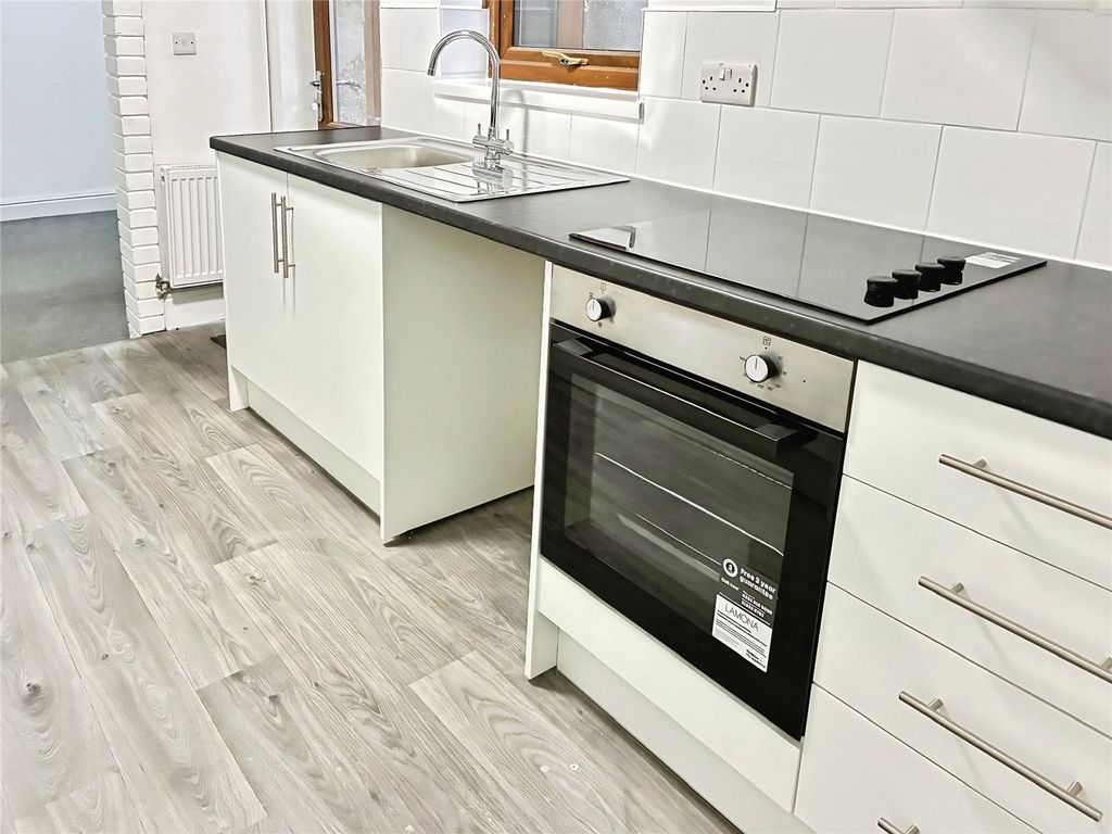 Property photo 3 of 15 Kitchen